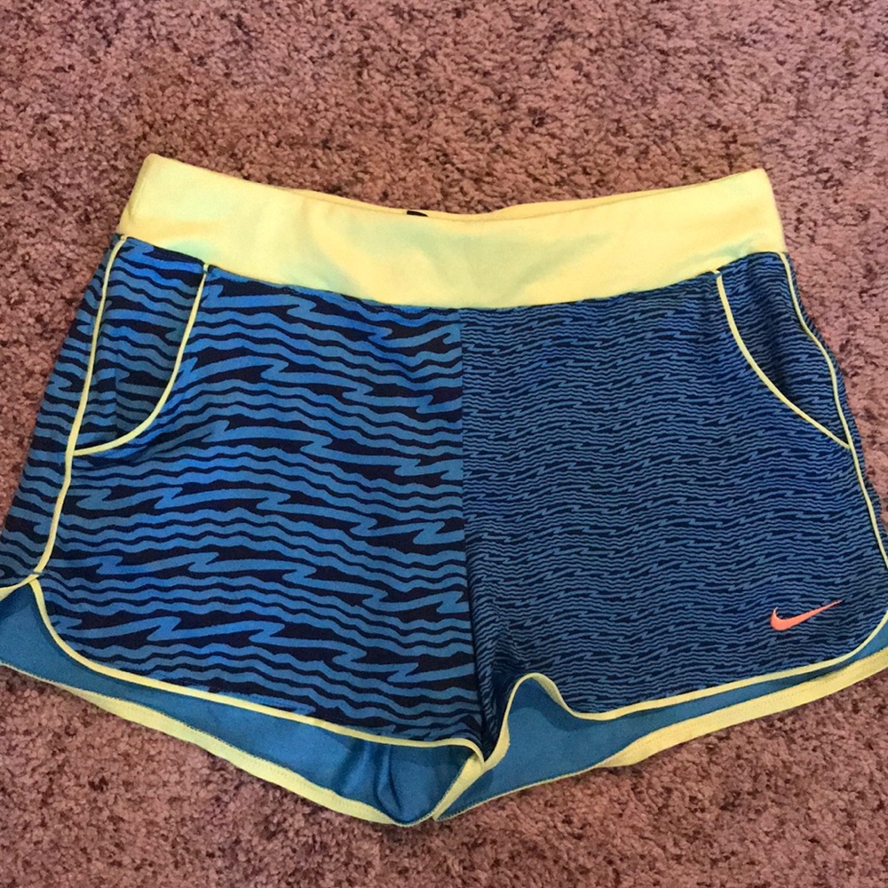 Girls Nike drifit shorts Size L